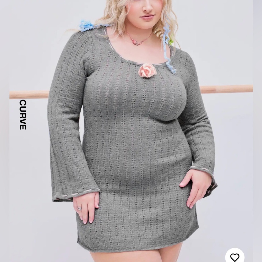 Rosette scoop neck knit mini dress - Picture 2 of 3